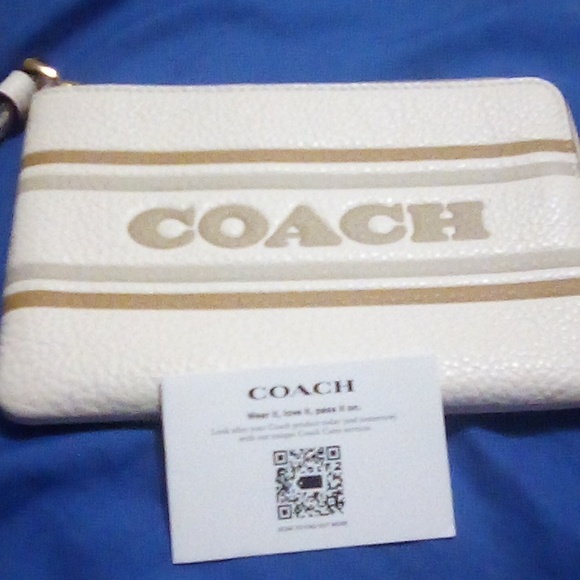 Coach wristlet nwots - Picture 2 of 6